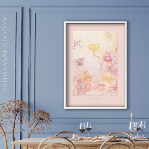 plakat Büyük Hotel, blå, grå, lyseblå, pink, blush, beige, pastel, douce, støvet, Blomsterplakat, art by Sanne Tot, skandinavisk design, støvede pastel farver, vægdekoration, luksuriøst hotel, kvalitetsplakat, bæredygtig kunst, moderne boligindretning.